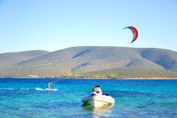 boat assisted kitesurfing lessons in Greece