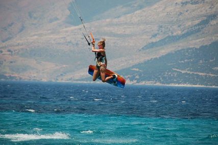Freestyle kitesurfing lessons in greece