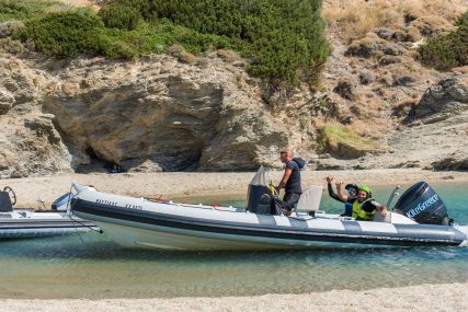Boat assisted kiteboarding lessons in Greece